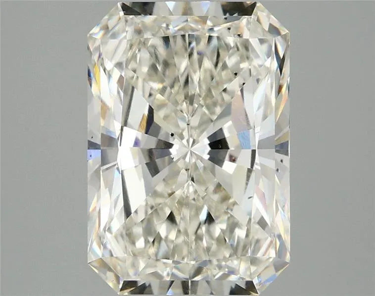 3.37ct Radiant Lab Grown Diamond (Colour H, Clarity VS2, IGI)